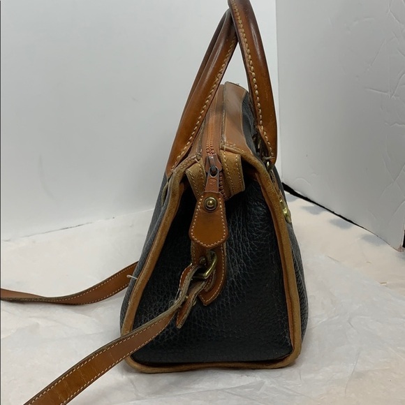 Dooney and Bourke classic leather Satchel - Picture 2 of 10